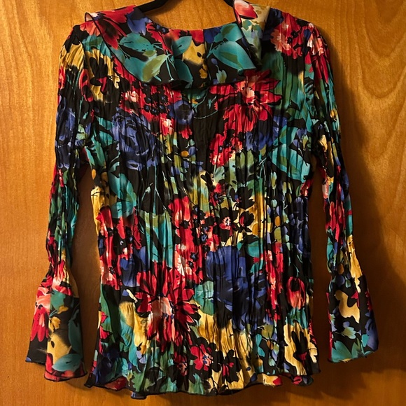 Patterned Frilly Blouse - Picture 4 of 4